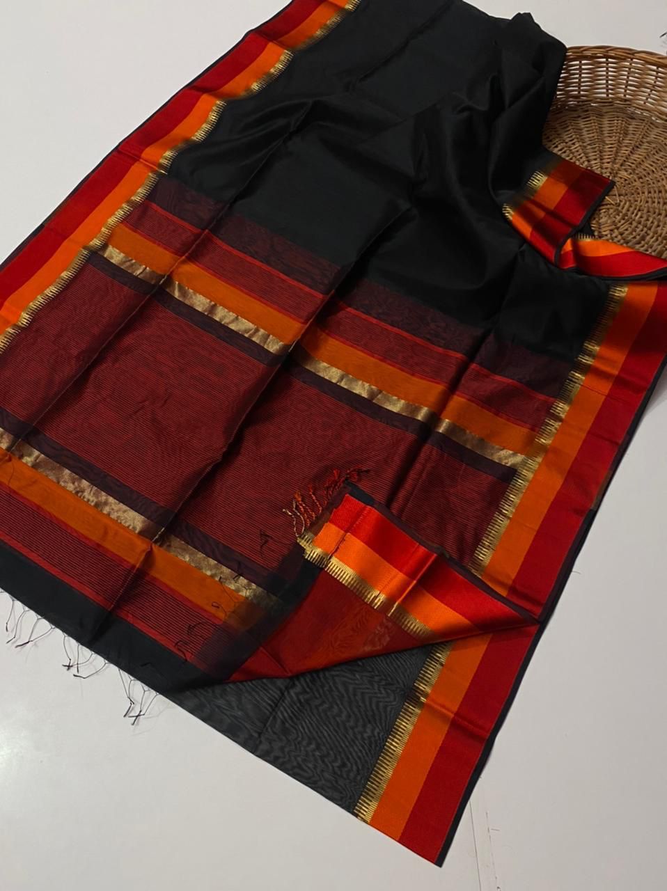 Maheshwari handloom temple resham border black saree - Image 2
