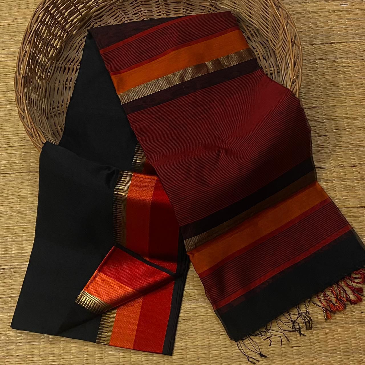 Maheshwari handloom temple resham border black saree - Image 4